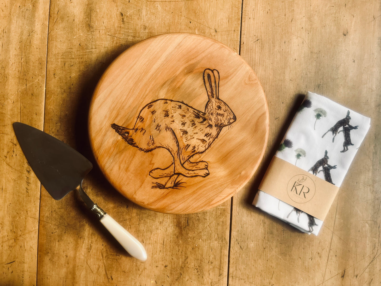 Round Macrocarpa Cake Board