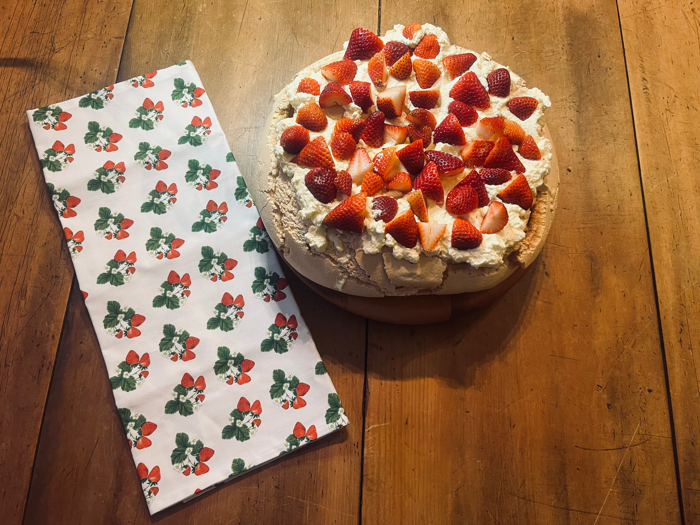 Round Macrocarpa Cake Board