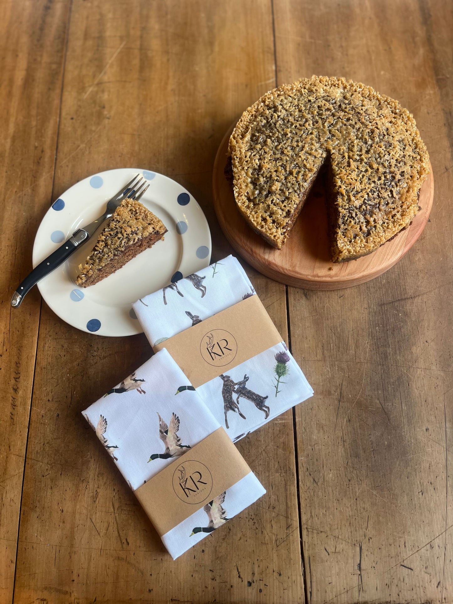 Round Macrocarpa Cake Board